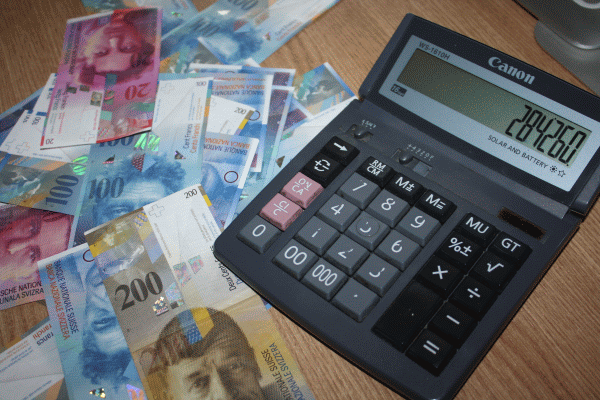 "Tăriceanu are obligaţia să reprezinte interesele tuturor românilor, inclusiv ale celor împrumutaţi în CHF"